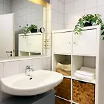 Qonroom - As Individual As - Oeynhausen Apartment