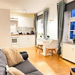 Qonroom - As Individual As - Oeynhausen Apartment
