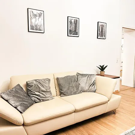 Qonroom - As Individual As - Oeynhausen * Bad Oeynhausen